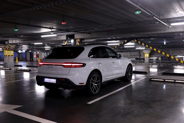 2023-2026 porsche macan s carrera white metallic taillight right angle parking scene
