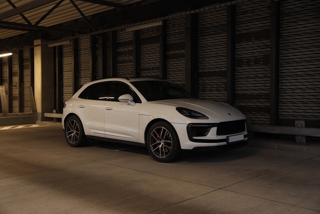 porsche macan s carrera white metallic right front angle 2023-2026