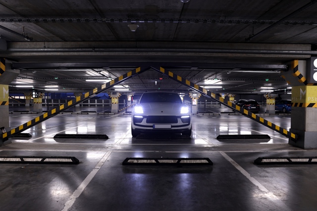 2023-2026 porsche macan s carrera white metallic front parking scene