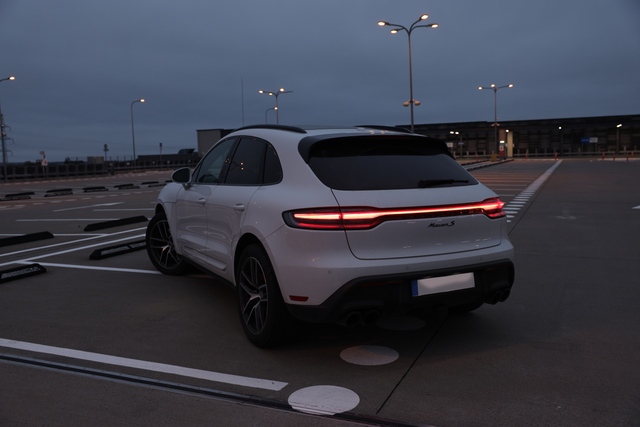 2023-2026 porsche macan s petrol carrera white metallic rear left with tail light on