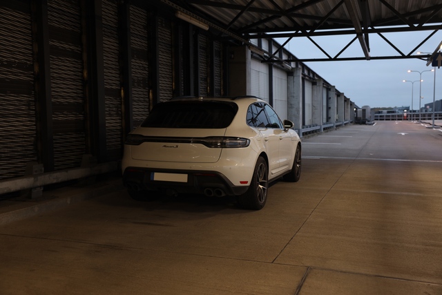 2023-2026 porsche macan s carrera white metallic rear right