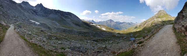 Hiking down from Corwatsch