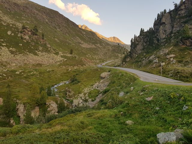 Driving up to Fluela pass