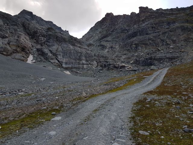 Hiking down from Corwatsch