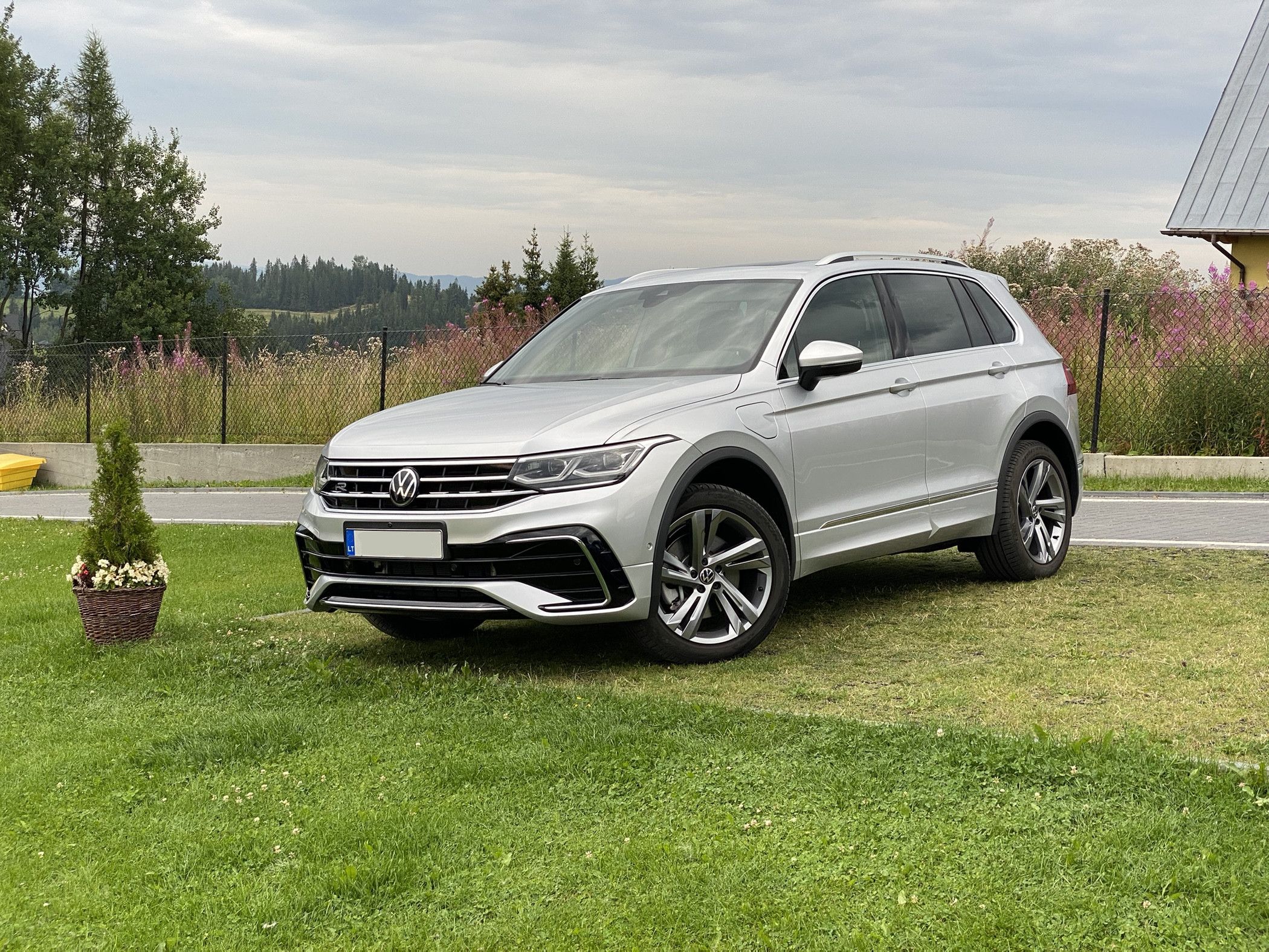 vw tiguan ehybrid r-line 2023 reflex silver metallic