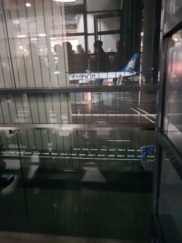 Early flight... at 6:40 and thankfully is not delayed!